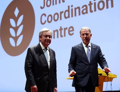 Millî Savunma Bakanı Hulusi Akar ve BM Genel Sekreteri Antonio Guterres Müşterek Koordinasyon Merkezinde İncelemelerde Bulundu