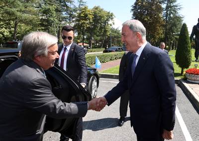 Millî Savunma Bakanı Hulusi Akar ve BM Genel Sekreteri Antonio Guterres Müşterek Koordinasyon Merkezinde İncelemelerde Bulundu