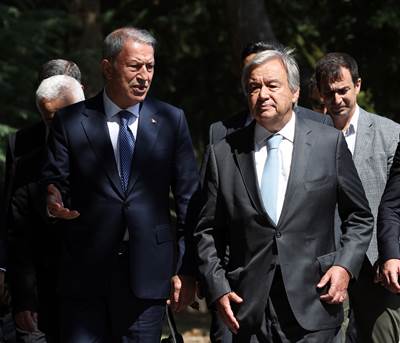 Millî Savunma Bakanı Hulusi Akar ve BM Genel Sekreteri Antonio Guterres Müşterek Koordinasyon Merkezinde İncelemelerde Bulundu