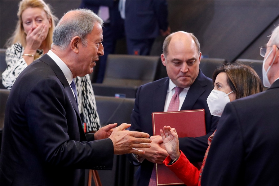 Millî Savunma Bakanı Hulusi Akar, İspanya Savunma Bakanı Margarita Robles ile Bir Araya Geldi 