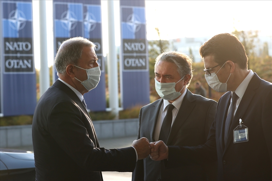 Millî Savunma Bakanı Hulusi Akar, NATO Karargâhında NATO Daimi Temsilciliğini ve Türk Askerî Temsilciliğini Ziyaret Etti
