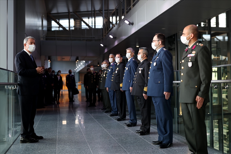 Millî Savunma Bakanı Hulusi Akar, NATO Karargâhında NATO Daimi Temsilciliğini ve Türk Askerî Temsilciliğini Ziyaret Etti