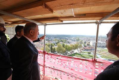 Millî Savunma Bakanı Hulusi Akar, Restore Edilen Selimiye Camii’nde İncelemelerde Bulundu