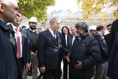 Millî Savunma Bakanı Hulusi Akar, Restore Edilen Selimiye Camii’nde İncelemelerde Bulundu