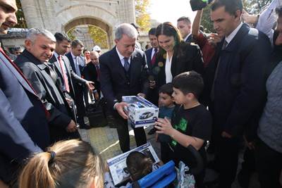 Millî Savunma Bakanı Hulusi Akar, Restore Edilen Selimiye Camii’nde İncelemelerde Bulundu