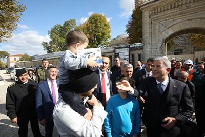Millî Savunma Bakanı Hulusi Akar, Restore Edilen Selimiye Camii’nde İncelemelerde Bulundu