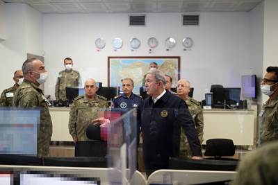 Millî Savunma Bakanı Hulusi Akar, Kara Kuvvetleri Harekât Merkezi’nde!