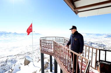 Millî Savunma Bakanı Hulusi Akar ve Beraberindeki TSK Komuta Kademesi Sınırın Sıfır Noktasında İnceleme ve Denetlemelerde Bulundu