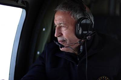 Millî Savunma Bakanı Hulusi Akar Beraberindeki TSK Komuta Kademesi ile Sınır Hattında