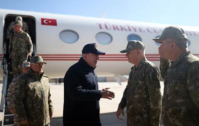 Millî Savunma Bakanı Hulusi Akar Beraberindeki TSK Komuta Kademesi ile Sınır Hattında