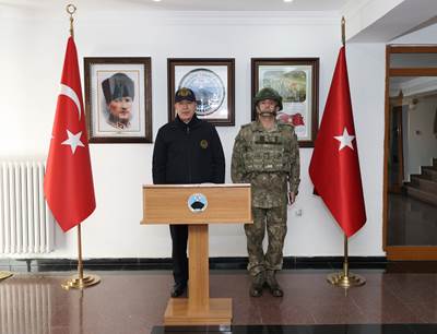 Millî Savunma Bakanı Hulusi Akar Beraberindeki TSK Komuta Kademesi ile Sınır Hattında
