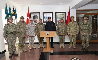 Millî Savunma Bakanı Hulusi Akar Beraberindeki TSK Komuta Kademesi ile Sınır Hattında