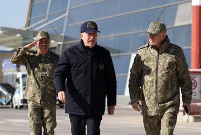 Millî Savunma Bakanı Hulusi Akar Beraberindeki TSK Komuta Kademesi ile Sınır Hattında