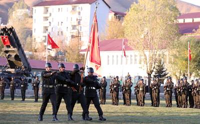 Millî Savunma Bakanı Hulusi Akar, Cumhurbaşkanımız Sn. Erdoğan Adına 3’üncü Topçu Alay Komutanlığına Sancak Tevdi Etti
