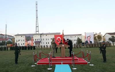 Millî Savunma Bakanı Hulusi Akar, Cumhurbaşkanımız Sn. Erdoğan Adına 3’üncü Topçu Alay Komutanlığına Sancak Tevdi Etti