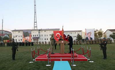 Millî Savunma Bakanı Hulusi Akar, Cumhurbaşkanımız Sn. Erdoğan Adına 3’üncü Topçu Alay Komutanlığına Sancak Tevdi Etti