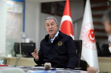 Millî Savunma Bakanı Hulusi Akar, Irak Hudut Hattında Konuştu: “Afrin’e Yönelik Alçak Saldırı Sonrası Karşı Operasyon Başlatıldı, 18 Terörist Etkisiz Hâle Getirildi.”