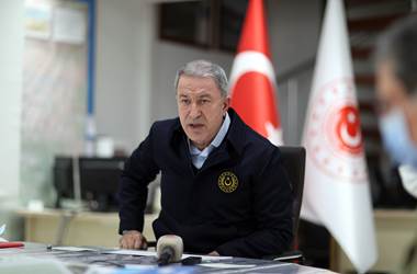 Millî Savunma Bakanı Hulusi Akar, Irak Hudut Hattında Konuştu: “Afrin’e Yönelik Alçak Saldırı Sonrası Karşı Operasyon Başlatıldı, 18 Terörist Etkisiz Hâle Getirildi.”