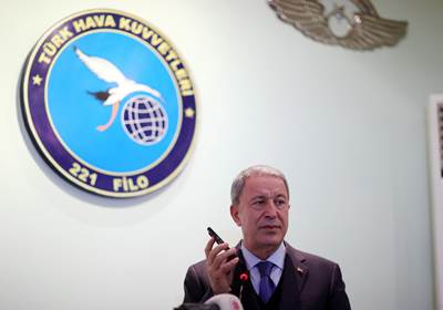 Millî Savunma Bakanı Hulusi Akar Ukrayna’dan Dönen Pilotlarımızla Bir Araya Geldi, Cumhurbaşkanımız Sn. Erdoğan da Telefonla Personele Hitap Etti 