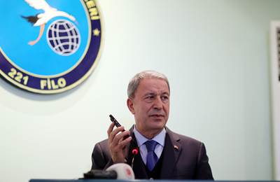 Millî Savunma Bakanı Hulusi Akar Ukrayna’dan Dönen Pilotlarımızla Bir Araya Geldi, Cumhurbaşkanımız Sn. Erdoğan da Telefonla Personele Hitap Etti 