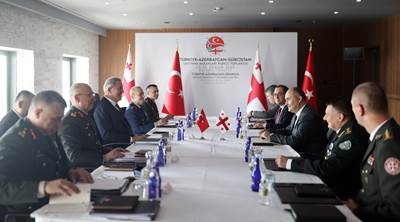 Millî Savunma Bakanı Hulusi Akar ve Gürcistan Savunma Bakanı Juansher Burchuladze Kayseri’de Görüştü