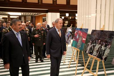 Millî Savunma Bakanı Hulusi Akar: “Azerbaycan Ordusuna Bundan Sonra Kimsenin Yan Bakmasına İmkân ve Fırsat Vermeyeceğiz.”