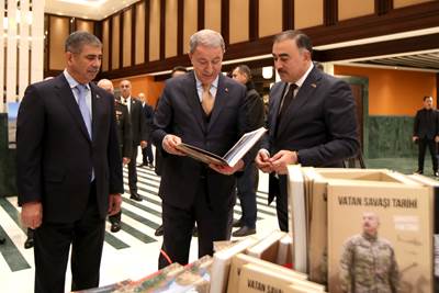 Millî Savunma Bakanı Hulusi Akar: “Azerbaycan Ordusuna Bundan Sonra Kimsenin Yan Bakmasına İmkân ve Fırsat Vermeyeceğiz.”