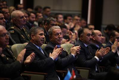 Millî Savunma Bakanı Hulusi Akar: “Azerbaycan Ordusuna Bundan Sonra Kimsenin Yan Bakmasına İmkân ve Fırsat Vermeyeceğiz.”