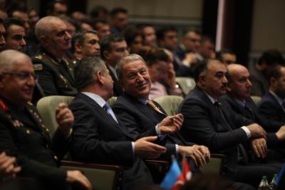 Millî Savunma Bakanı Hulusi Akar: “Azerbaycan Ordusuna Bundan Sonra Kimsenin Yan Bakmasına İmkân ve Fırsat Vermeyeceğiz.”