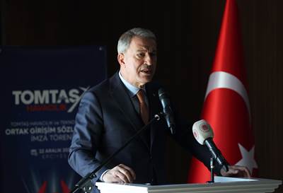Millî Savunma Bakanı Hulusi Akar, TOMTAŞ’ın Adını Yaşatacak “Ortak Girişim Belgesi”nin İmza Törenine Katıldı