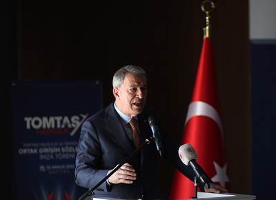 Millî Savunma Bakanı Hulusi Akar, TOMTAŞ’ın Adını Yaşatacak “Ortak Girişim Belgesi”nin İmza Törenine Katıldı