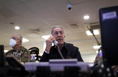Millî Savunma Bakanı Hulusi Akar ve TSK Komuta Kademesi “Kış Kartalı Harekâtı” İçin Hava Harekât Merkezinde!