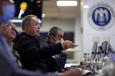 Millî Savunma Bakanı Hulusi Akar ve TSK Komuta Kademesi “Kış Kartalı Harekâtı” İçin Hava Harekât Merkezinde!