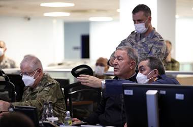 Millî Savunma Bakanı Hulusi Akar ve TSK Komuta Kademesi “Kış Kartalı Harekâtı” İçin Hava Harekât Merkezinde!