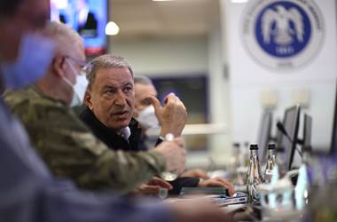 Millî Savunma Bakanı Hulusi Akar ve TSK Komuta Kademesi “Kış Kartalı Harekâtı” İçin Hava Harekât Merkezinde!