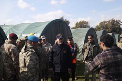 Millî Savunma Bakanı Hulusi Akar, Çadır Kentte Kurulan Mehmetçik Okulunu Ziyaret Etti