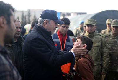 Millî Savunma Bakanı Hulusi Akar, Çadır Kentte Kurulan Mehmetçik Okulunu Ziyaret Etti