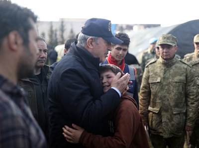 Millî Savunma Bakanı Hulusi Akar, Çadır Kentte Kurulan Mehmetçik Okulunu Ziyaret Etti