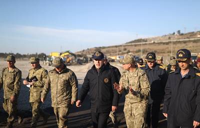 Millî Savunma Bakanı Hulusi Akar, Çadır Kentte Kurulan Mehmetçik Okulunu Ziyaret Etti