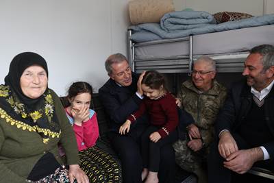 Millî Savunma Bakanı Hulusi Akar, İslahiye ve Nurdağı'nda İncelemelerde Bulundu