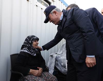 Millî Savunma Bakanı Hulusi Akar, İslahiye ve Nurdağı'nda İncelemelerde Bulundu