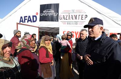 Millî Savunma Bakanı Hulusi Akar, İslahiye ve Nurdağı'nda İncelemelerde Bulundu