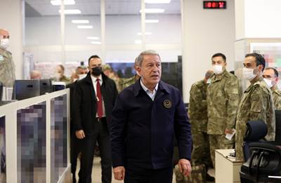 Millî Savunma Bakanı Hulusi Akar’ın Kara Kuvvetleri Harekât Merkezindeki Yoğun Mesaisi