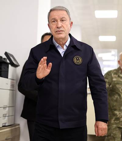 Millî Savunma Bakanı Hulusi Akar’ın Kara Kuvvetleri Harekât Merkezindeki Yoğun Mesaisi