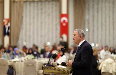 Millî Savunma Bakanı Hulusi Akar ve Beraberindeki TSK Komuta Kademesi Şehit Aileleri ve Gazilerle İftarda Bir Araya Geldi