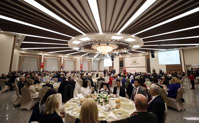 Millî Savunma Bakanı Hulusi Akar ve Beraberindeki TSK Komuta Kademesi Şehit Aileleri ve Gazilerle İftarda Bir Araya Geldi