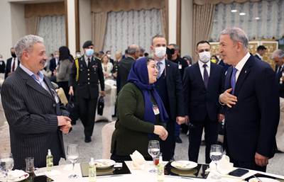 Millî Savunma Bakanı Hulusi Akar ve Beraberindeki TSK Komuta Kademesi Şehit Aileleri ve Gazilerle İftarda Bir Araya Geldi