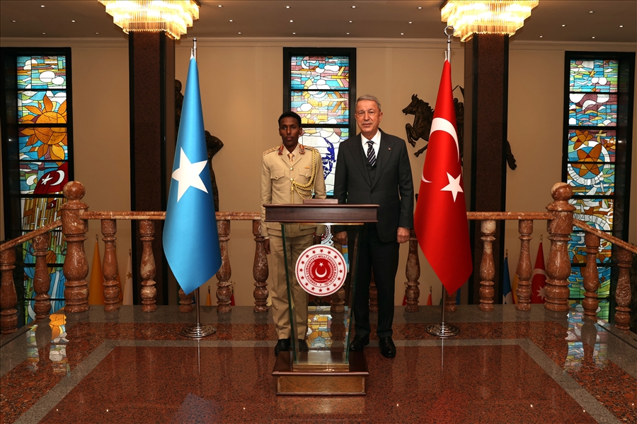 Millî Savunma Bakanı Hulusi Akar, Somali Genelkurmay Başkanı Tuğgeneral Odawa Yusuf Rage’yi Kabul Etti