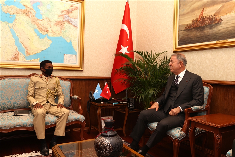 Millî Savunma Bakanı Hulusi Akar, Somali Genelkurmay Başkanı Tuğgeneral Odawa Yusuf Rage’yi Kabul Etti