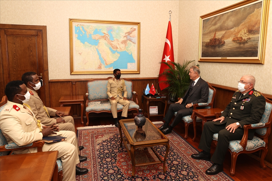 Millî Savunma Bakanı Hulusi Akar, Somali Genelkurmay Başkanı Tuğgeneral Odawa Yusuf Rage’yi Kabul Etti